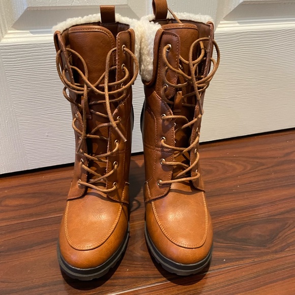 JustFab Shandee Sherpa Heeled Cognac Boots 8.5 - Picture 2 of 12